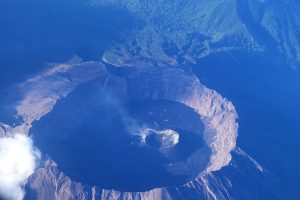 Kawah di Puncak Gunung Agung Bali