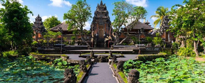 Pura Taman Saraswati Ubud Keindahan Arsitektur Bali