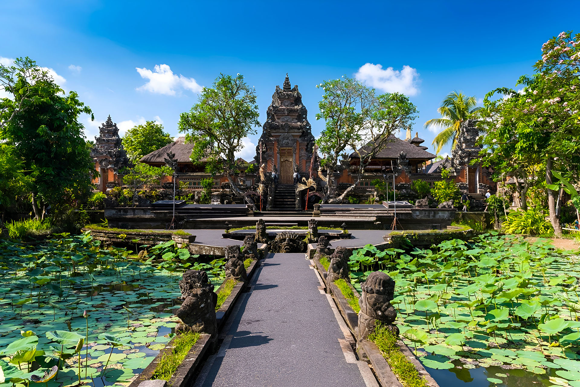 Pura Taman Saraswati Ubud Keindahan Arsitektur Bali