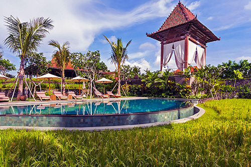 Alaya Resort Ubud Hotel di Tengah Persawahan yang Hijau dan Asri.