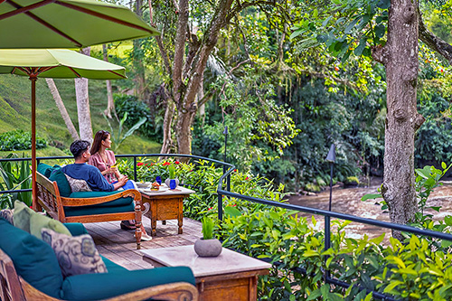 Four Seasons Resort Bali at Sayan menawarkan uasana tenang di tengah hutan di tepi Sungai Ayung.