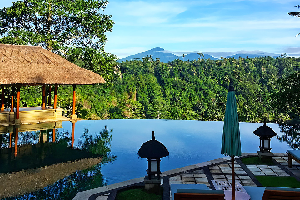 Panorama spektakulier dari hotel Amandari Resort Ubud bisa dinikmati sepanjang hari saat cuaca baik.